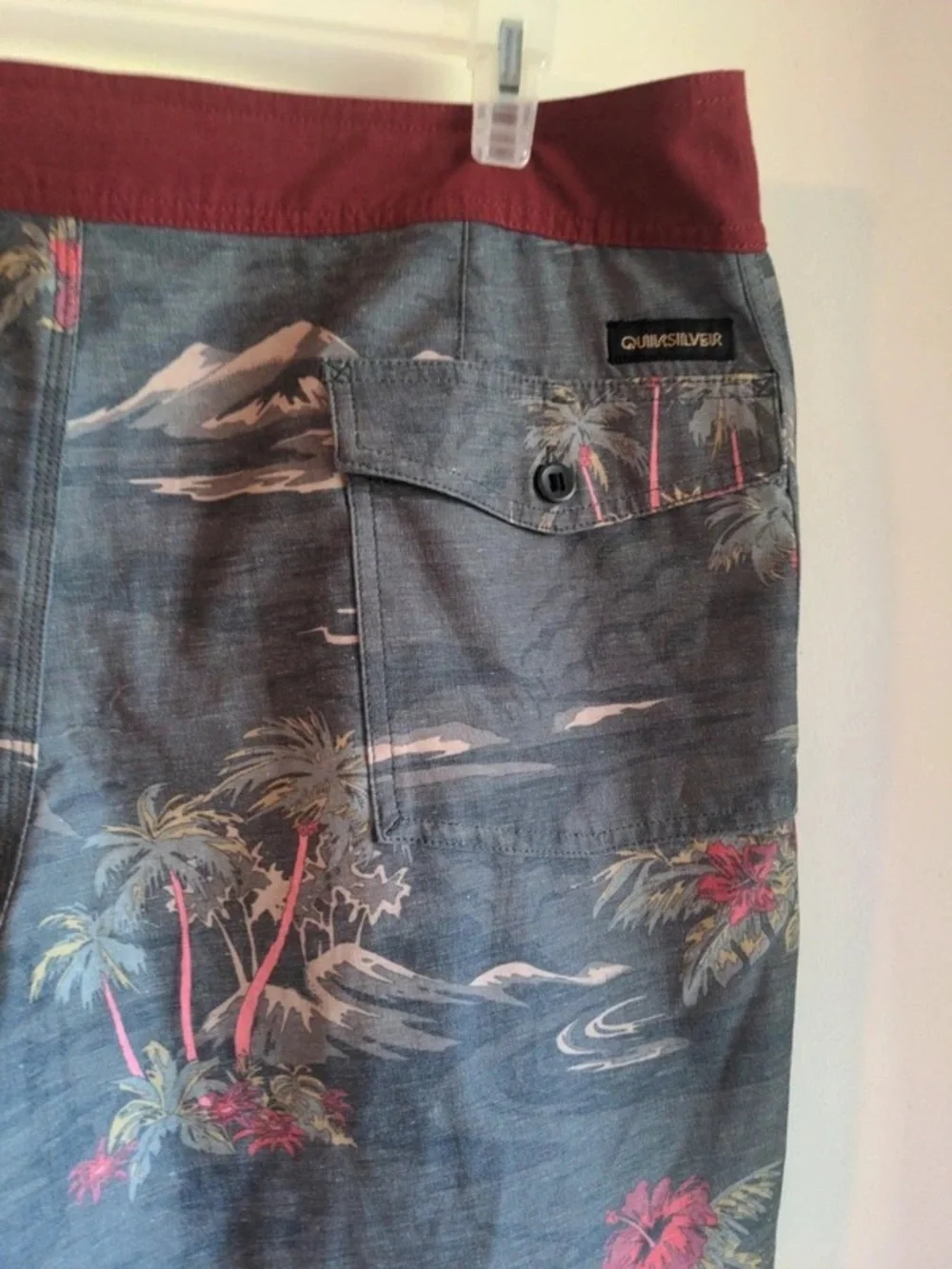 Quiksilver Men's Gray Tropical Board Shorts with Maroon Waistband